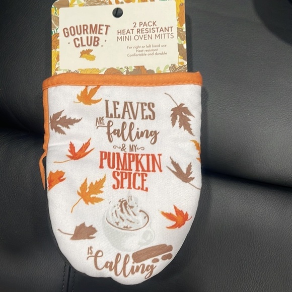 2 mini oven mitts - Picture 2 of 7